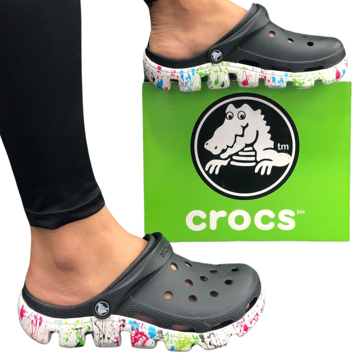 Comprar Crocs Tractor Chispas Hombre: Comodidad y Estilo Robusto. ¿Estás buscando comprar Crocs Tractor Chispas Hombre? En Onlineshoppingcenterg encontrarás el calzado perfecto que combina comodidad, resistencia y un diseño único. En este artículo te explicamos todo lo que necesitas saber sobre los Crocs Tractor, desde sus características hasta cómo elegir el modelo ideal para ti.  ¿Por qué elegir Crocs Tractor Chispas para hombre? Los Crocs Tractor Chispas Hombre son una opción versátil para quienes buscan un calzado robusto y cómodo. Su diseño único con detalles llamativos como las "chispas" destaca por su originalidad, mientras que la tecnología de Crocs garantiza confort en cada paso.  Características principales de los Crocs Tractor Durabilidad excepcional: Fabricados con materiales resistentes que soportan el uso diario y las actividades más exigentes. Diseño moderno y funcional: Los detalles tipo "tractor" y su estilo único los hacen ideales para quienes buscan destacar. Comodidad garantizada: Cuentan con plantillas moldeadas que se adaptan perfectamente al pie. Variedad de colores: Disponibles en opciones como Crocs Tractor negras y camufladas. En Onlineshoppingcenterg, te ofrecemos una amplia selección para comprar Crocs Tractor Chispas Hombre en todos los colores y tallas que necesitas.  Colores populares de Crocs Tractor Crocs Tractor negras Las Crocs Tractor negras son perfectas si buscas un estilo clásico y versátil. Este color combina con cualquier atuendo, ideal tanto para uso diario como para actividades al aire libre.  Crocs Tractor camufladas Si prefieres un diseño más atrevido y original, las Crocs Tractor camufladas son una excelente opción. Su estilo rústico es perfecto para quienes aman la aventura y la naturaleza.  ¿Existen Crocs Tractor mujer? Aunque este artículo se centra en los modelos para hombres, también hay opciones similares para mujeres. Si estás interesado, en Onlineshoppingcenterg podrás explorar alternativas para toda la familia.